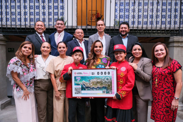 Devela Mara Lezama billete de Lotería por 50 años de Q. Roo