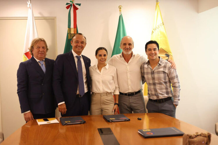 Firman el hermanamiento entre Cancún y Nápoles