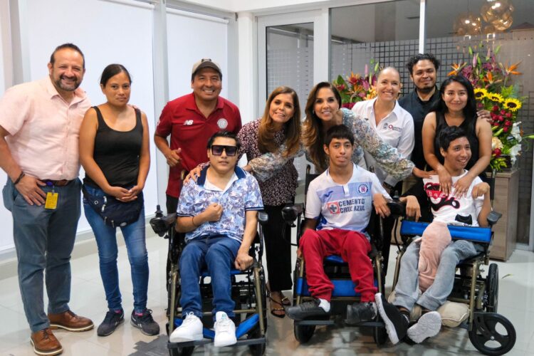 Fortalecen la inclusión con entrega de sillas de ruedas eléctricas