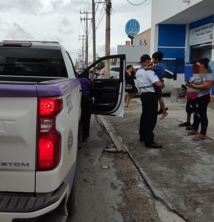 Bajo resguardo 9 menores que vendían naranjas en calles de Cancún