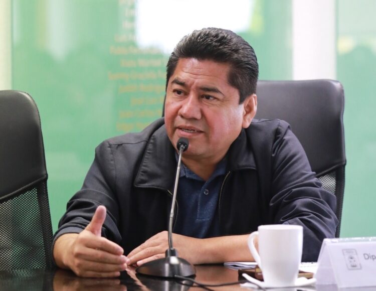 Acusa diputado falta de voluntad política para arreglar socavones en carretera Cancún-Tulum
