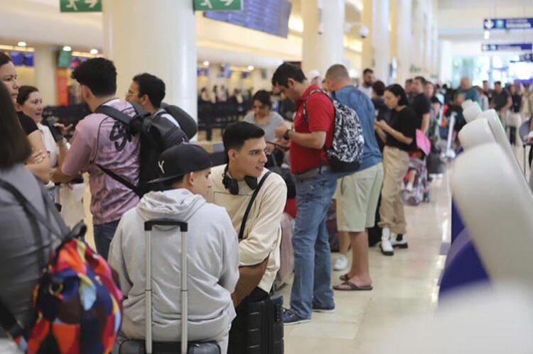 demoras de vuelos en Cancún