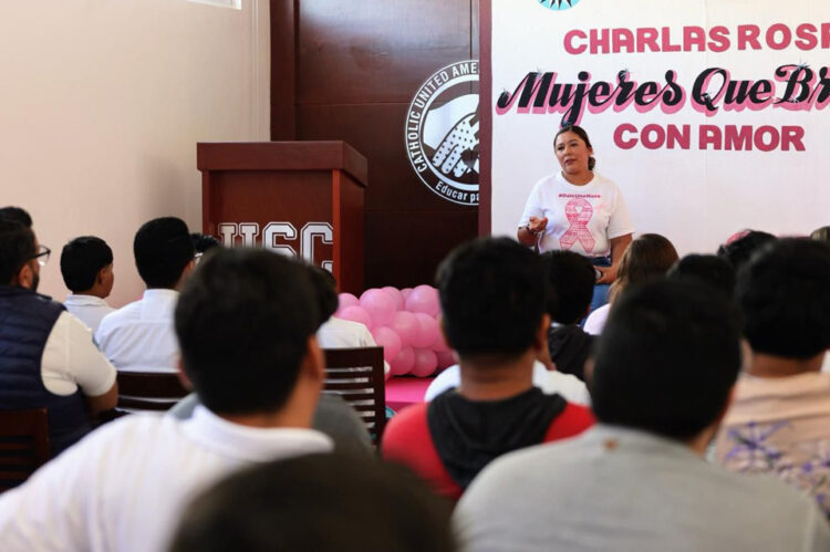 Continúan las pláticas sobre el cáncer de mamá en Isla Mujeres