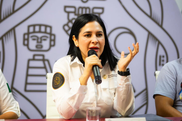 Estefanía Mercado atiende contingencia por basura acumulada en Solidaridad