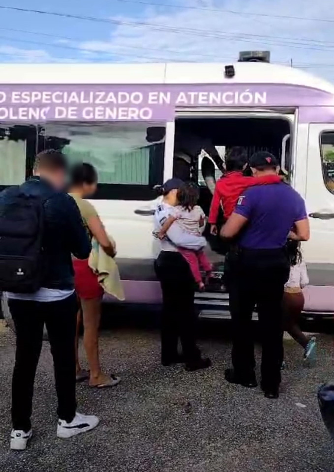 Rescatan a 4 menores que deambulaban en calles de Cancún