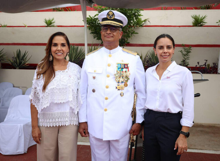 Atestiguan Mara y Ana Paty cambio de mando en la IX Región Naval