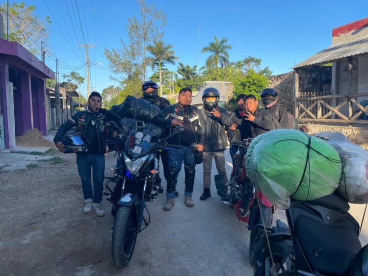 Bikers de comunidades mayas llevan ayuda a afectados por lluvias en Chancaj Derrepente