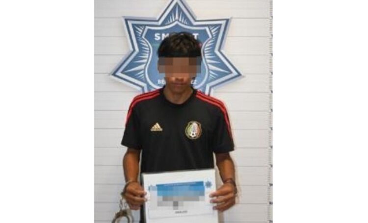 Detienen a sujeto con motocicleta robada en Cancún