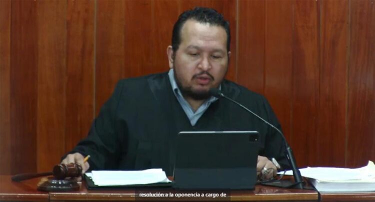 Teqroo le quita regiduría a Kira Iris y se arriesga a otra corrección federal