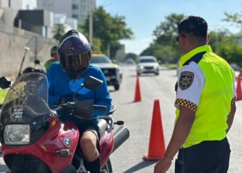 Refuerza Tránsito operativos