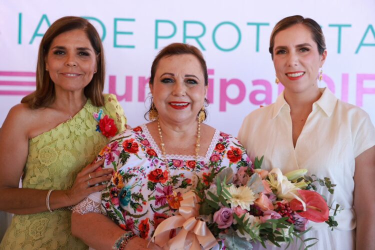Toman protesta las Damas Voluntarias del DIF en Isla Mujeres para apoyar a los sectores vulnerables