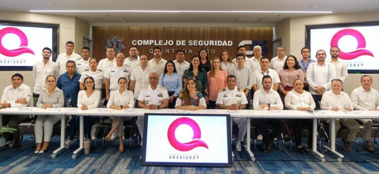 Atenea Gómez celebra éxito en la lucha contra el sargazo en Isla Mujeres