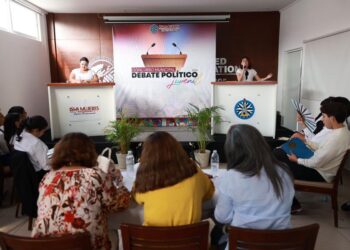 Isla Mujeres fomenta el liderazgo juvenil con exitoso concurso de debate