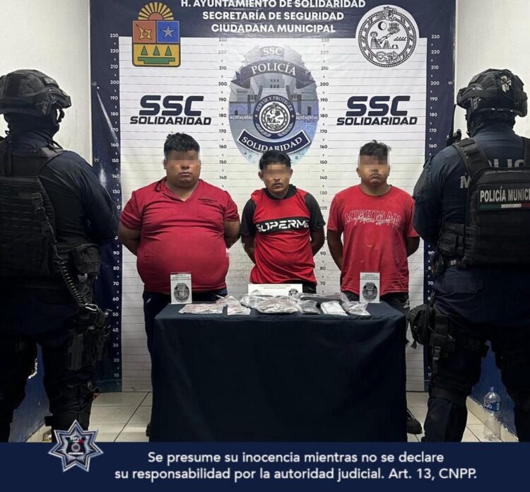 Detienen a tres personas con 50 dosis de droga en Playa del Carmen