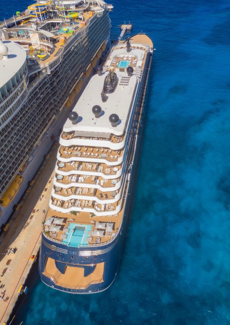 Ilma, el yate de lujo de Ritz-Carlton, hace escala en Cozumel