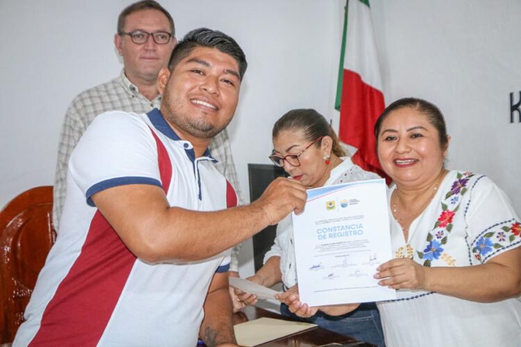 Otorgan registro a aspirantes a alcaldes y delegados en Lázaro Cárdenas