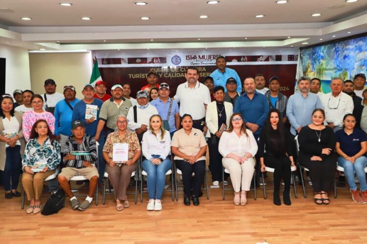 Isla Mujeres capacita a prestadores de servicios para mejorar la experiencia turística