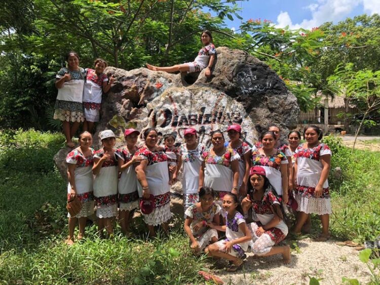 Diablillas de Hondzonot celebran siete años como símbolo de empoderamiento femenil