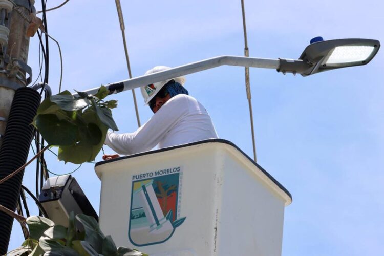 Mantienen atención constante a los servicios públicos en Puerto Morelos