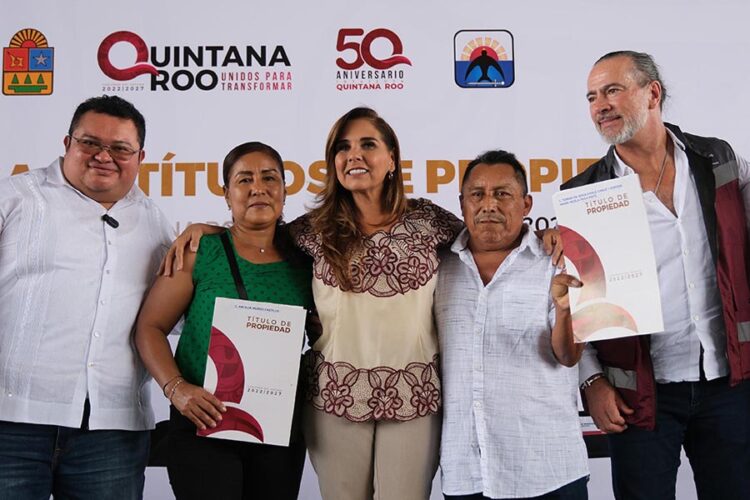 Entrega Mara Lezama títulos de propiedad a 134 familias de Cozumel