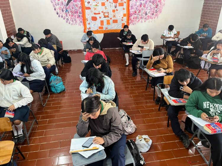 Levantan en Puerto Morelos encuesta para atender problemáticas juveniles