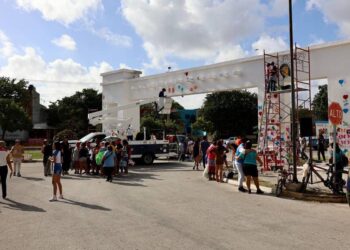 Gobierno de BJ y Quintana Roo transforman los arcos de Villas Otoch Paraíso en una obra comunitaria