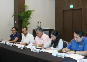 Firman convenio para limpieza en el Ombligo Verde y Parque Kabah