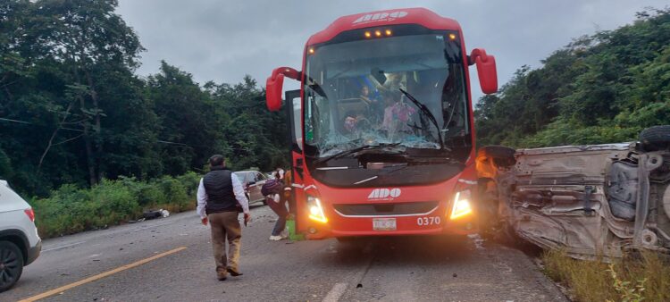 Dos lesionados por carambola en la carretera Carrillo Puerto-Tulum