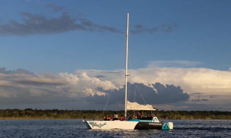 Descubre Bacalar: La Laguna de los Siete Colores, un Tesoro Turístico de Quintana Roo