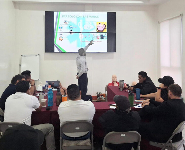 Elementos de Protección Civil reciben capacitación en primeros auxilios