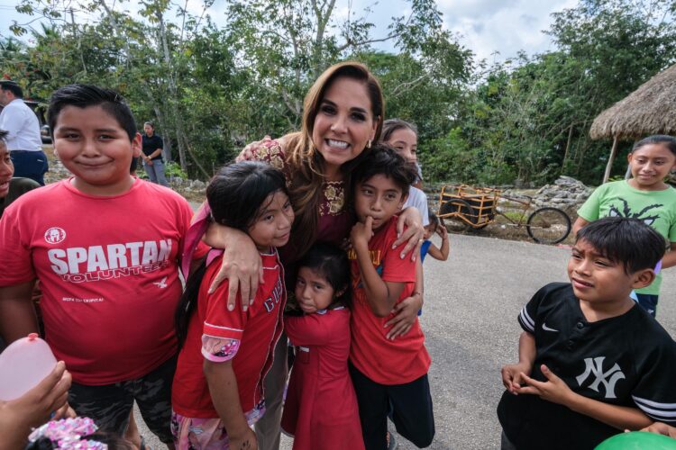Mara Lezama lleva la magia de los Reyes Magos por primera vez a más de 20 mil niños en Quintana Roo