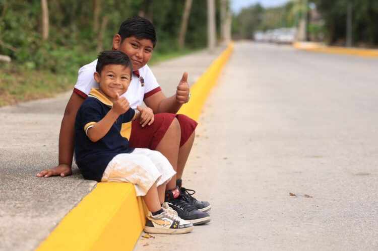 Atenea Gómez Ricalde entrega obras integrales para mejorar la calidad de vida en la colonia Oasis en Zona Continental