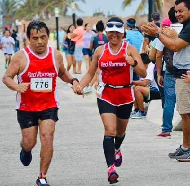 Pareja cancunense correrá junta en el Medio Maratón Internacional de la Mujer
