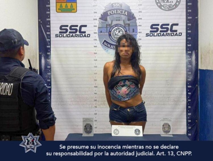 Detienen a hombre por orinar en la vía pública y resistirse al arresto en Playa del Carmen