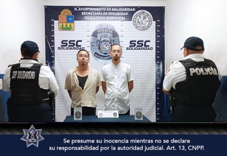 Riña en la vía pública termina en detención: Dos hombres se enfrentan a la policía en Playa del Carmen