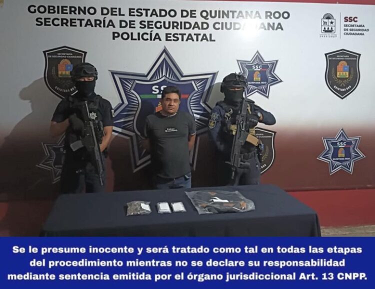 Sorprendido cuando manipulaba pequeñas bolsas con marihuana