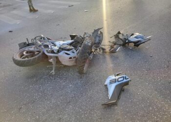 Accidente de tránsito en Cancún deja dos lesionados; responsable se da a la fuga