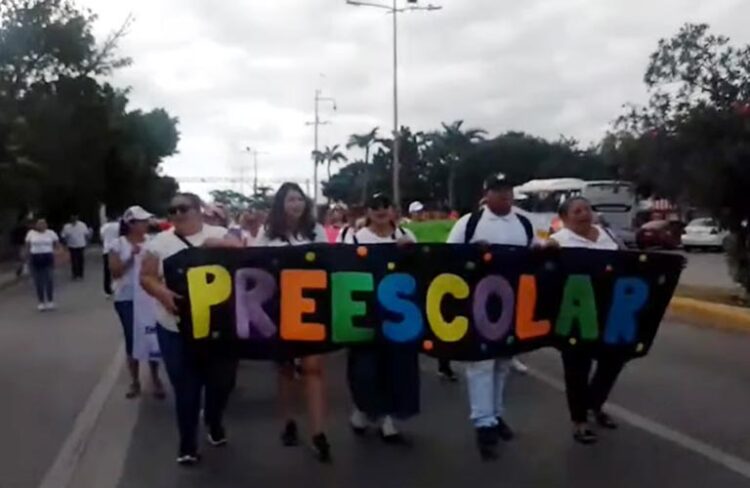 Maestros en Cancún se movilizan contra la reforma al Issste