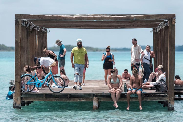 El Sur se prepara para una exitosa Semana Santa con alta ocupación hotelera Bacalar, 17 de marzo (InZoom.Mx).- El sector turístico en el Sur de Quintana Roo se encuentra optimista ante la llegada de la Semana Santa, con expectativas de alcanzar una ocupación hotelera