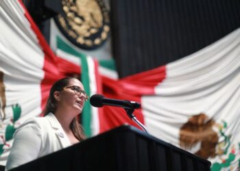 Bióloga Cecilia Gutiérrez señala importancia de cuidar a los tiburones