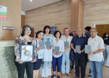 Presenta cronista 3ra antología del libro "Espejismo literario" en la FILEY, en Merida Yucatán