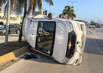 Accidente ocasiona caos vial en Cancún