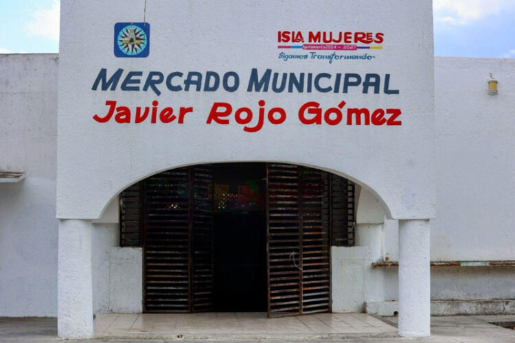 Renuevan mercados municipales en Isla Mujeres para mejorar su imagen y funcionalidad