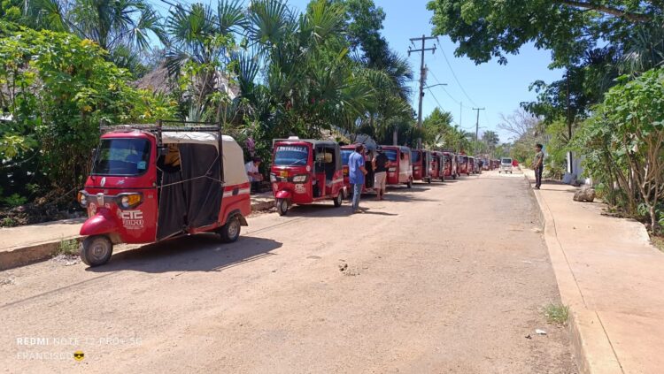 Sindicatos de mototaxis toman acción y rehabilitan camino hacia Tixcacal Guardia