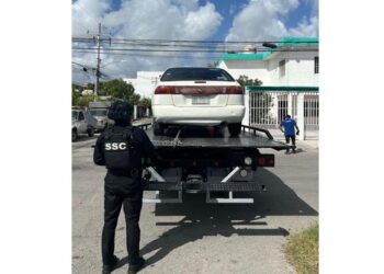 ¡Lo dejaron tirado! Recuperan en Cancún auto con reporte de robo