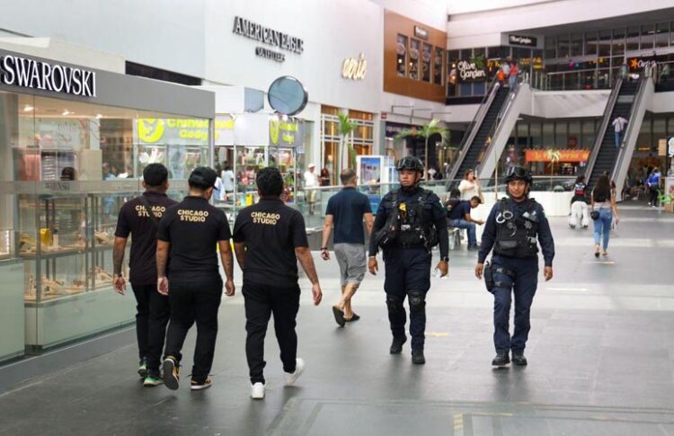Refuerzan la vigilancia en los centros comerciales de Cancún