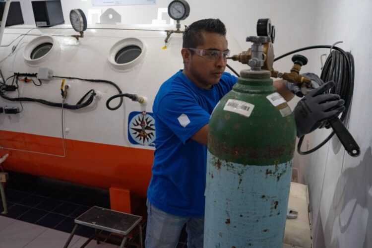 La cámara hiperbárica de Isla Mujeres recibe mantenimiento