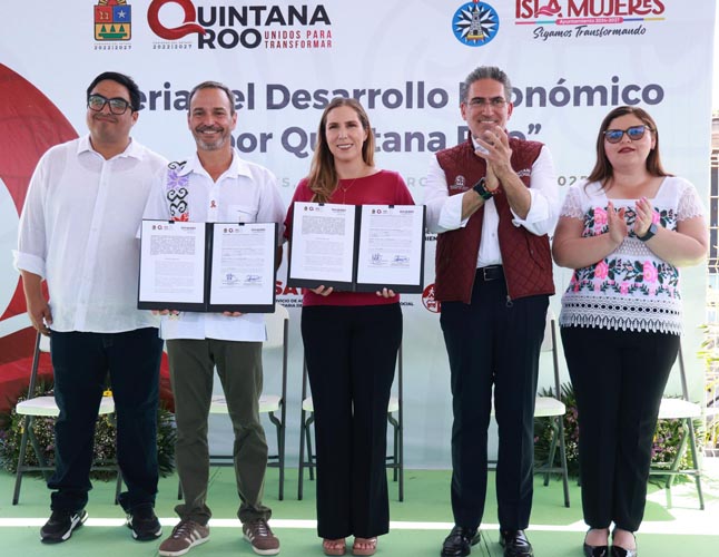 Llevan desarrollo a Isla Mujeres con feria de impulso económico y social