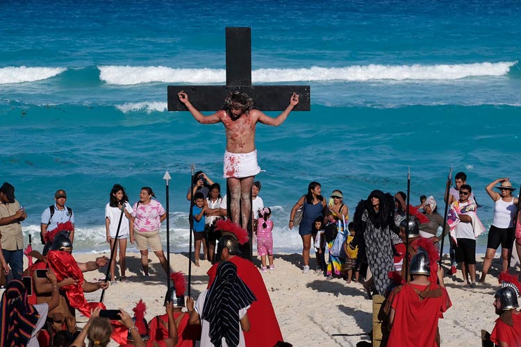 El Vía Crucis Viviente se consolida como una tradición de fe y arte en Cancún