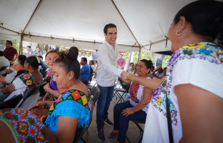 Gino Segura recibe reconocimiento del Gran Consejo Maya por su labor en defensa del patrimonio cultural